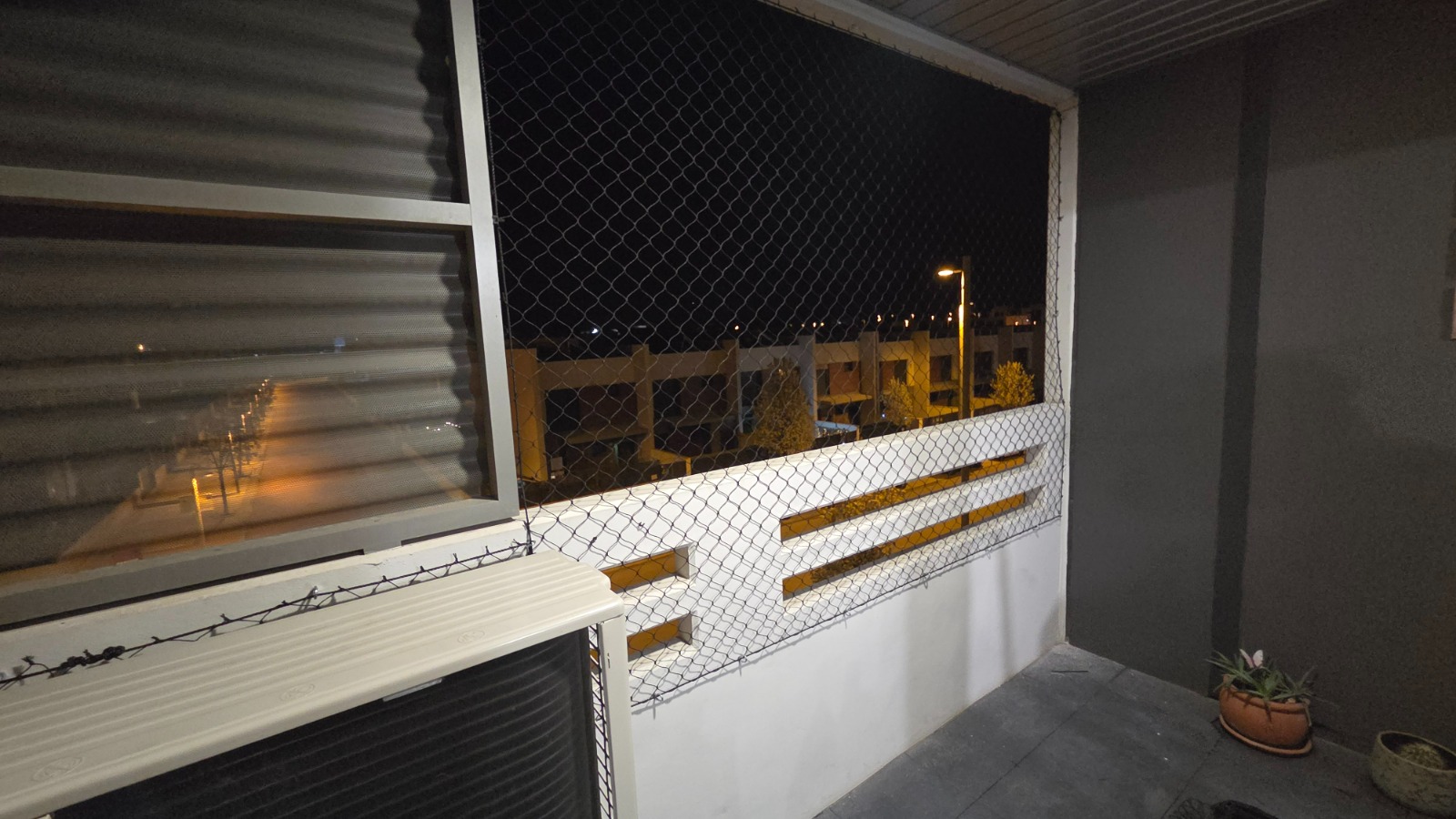Malla de protección para terrazas exteriores instalada en Valencia