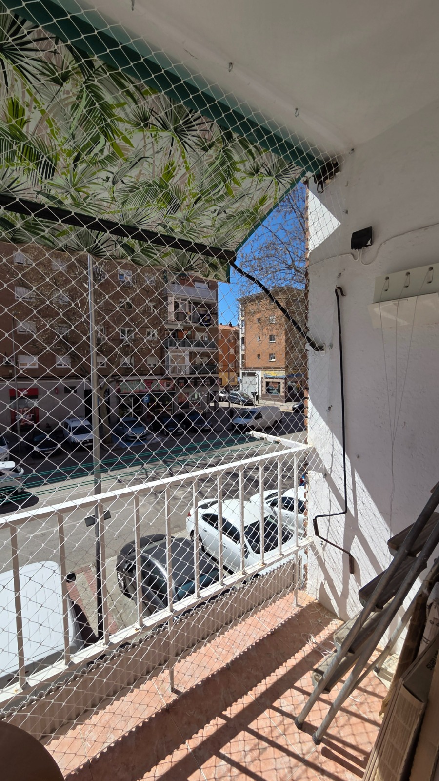 Red de seguridad para ventanas instalada en un piso en Valencia